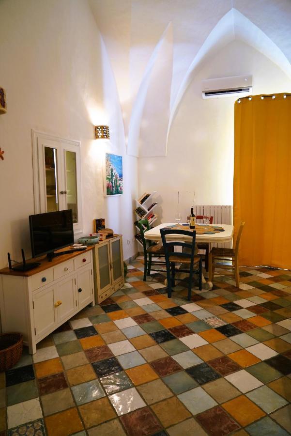 Domus Magistri - A Pochi Passi Dal Centro Storico Ostuni Exterior foto